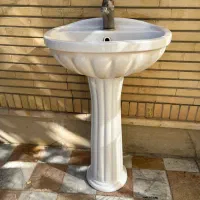 روشویی و شیر آب