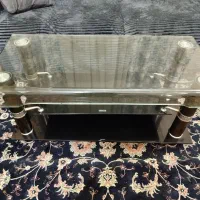 میز دو رنگ شیشه ای سالم بدون خط و خش