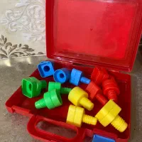 تعدادی اسباب بازی کار کرده و آکبند