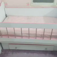 تخت کودک|تخت و صندلی بچه|ری, علایین|دیوار