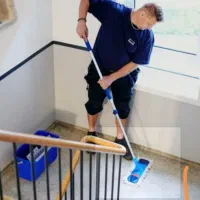 نظافت راه پله ومنزل