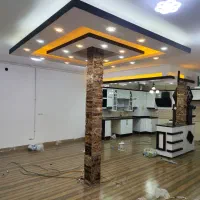 نقاش نقاشی ساختمان و درب و پنجره