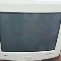 مانیتور سامسونگ و کیس کامپیوتر