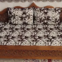 تخت چوبی