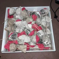 مقداری گل اماده و موادگل سازی ۴۰۰