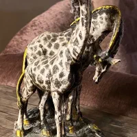 مجسمه زرافه ایی