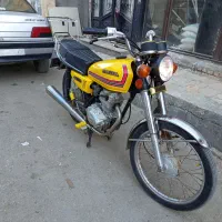 یک عدد موتورسیکلت ۱۲۵