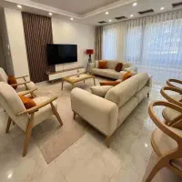 مبل راحتی.   مدل.   مینیمال.  هفت نفره