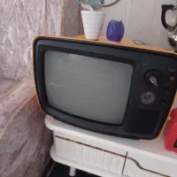 تلویزیون قدیمی|کلکسیون اشیاء عتیقه|نیشابور, هفده شهریور|دیوار