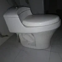 یک عدد توالت فرنگی تمیز|لوازم سرویس بهداشتی|کرمان, |دیوار