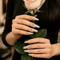 تخفیف کاشت ناخن فقط تا شب یلدا