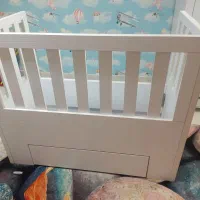 تخت کنار مادر