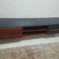 میز تلویزیون مدرن (ترکیب مشکی مات و چوب) در حد نو