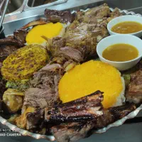 آشپز ایرانی مسلط ب برنج زدن و پخت خورشت ها