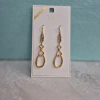 گوشواره آویزان طلایی رنگ بسیار زیبا برند. Tosch|بدلیجات|تبریز, |دیوار