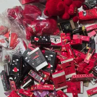 یه تعداد وسیله جوراب. تل. کیف.به قیمت عمده