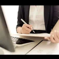 منشی خانم موجه و معتمد