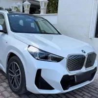 بی ام و ix1 2025 کیتM داخل قرمز