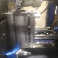 کارگر جهت کار در کارگاه پلاستیک