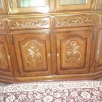 ویترین چوبی بزرگ وتمیز