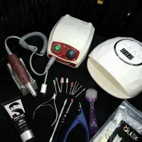 وسایل کاشت ناخن تمیز درحد نو