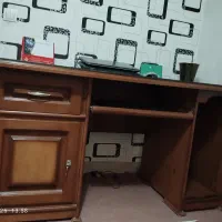 میز تحریر و کامپیوتر