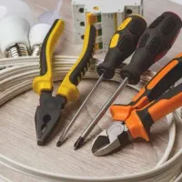 برقکار ساختمان،برقکاری، سه فاز، برق کار، نصب لوستر