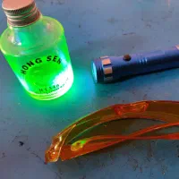 مایع uv  نشت یاب‌گاز کولر خودرو