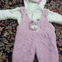 لباس  گرم بچه  و آغوش  بچه برای یک سال