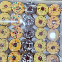 ب دو نیروی خانم اشنا با کار قنادی شیرینی پزی|استخدام خدمات فروشگاه و رستوران|ایذه, |دیوار