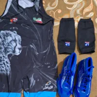 دوبنده، کفش، زانوبند کشتی