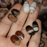 تعدادی مهره های سلیمانی.جزع|کلکسیون اشیاء عتیقه|اهواز, کمپلو جنوبی|دیوار