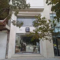 مغازه ای جذاب با دکوراسیون آماده و به روز