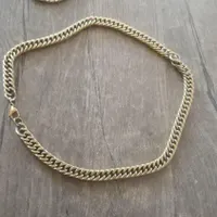 دستبند و گردن بند بدل