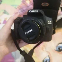 دوربین کنون Eos 2000 با لنز پرتره 50mm