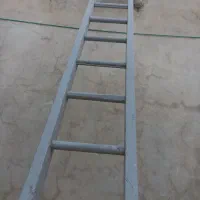 نردبان چوبی کاملا سالم