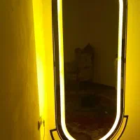 ایینه قدی دور چراغ دار