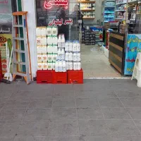 کار در غرفه لبنیات