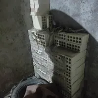 مقداری آجر سفال