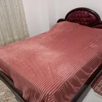 تخت خواب کینگ سایز و میز توالت|تخت و سرویس خواب|رشت, دیلمان|دیوار