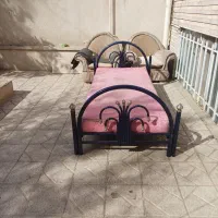 تخت یک نفره فلزی با خوش خواب