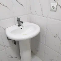 روشویی با پایه. کارکرده اما تمیز و سالم
