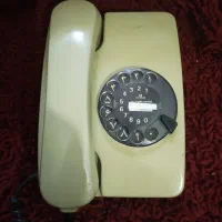 تلفن چرخشی قدیمی|کلکسیون اشیاء عتیقه|قم, انسجام|دیوار