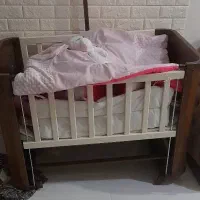 گهواره (تخت) کنار مادر