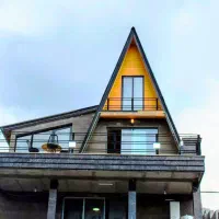 ویلا-چوبی-در-جزیره-ساخته-شده-دل-انگیز