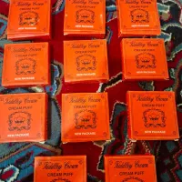 تعدادی لوازم آرایشی ازبانه خریداری شده