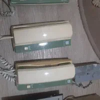 سه عدد گوشی با وسایل