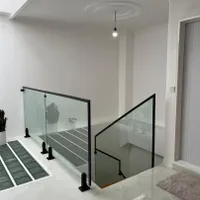 بالکن شیشه ای. حمام شیشه ای