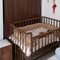 تخت کنار مادر حالت گهواره شو
