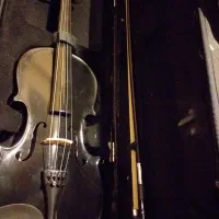 ویولن خوش صدا با جعبه و آرشه